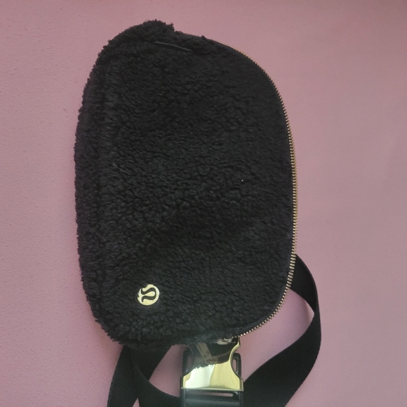 1L belt bag fuzzy - Picture 2 of 2